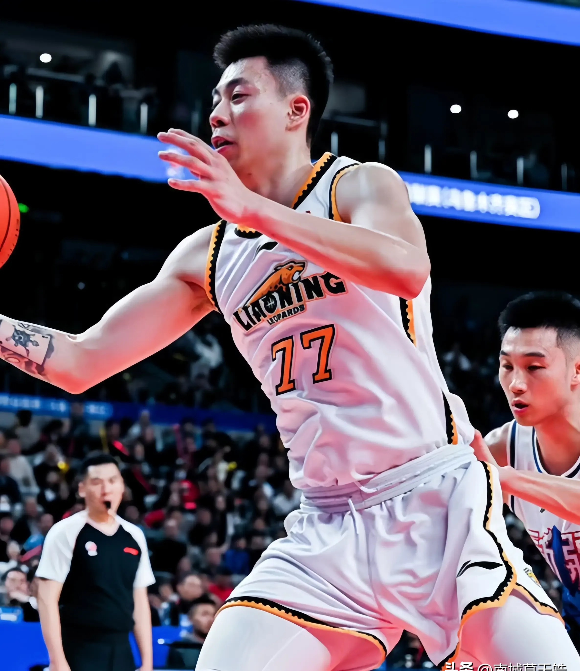 包含江苏队逆袭新疆男篮,震惊赛场,掌声雷动的词条 包含江苏队逆袭新疆男篮,震惊赛场,掌声雷动的词条