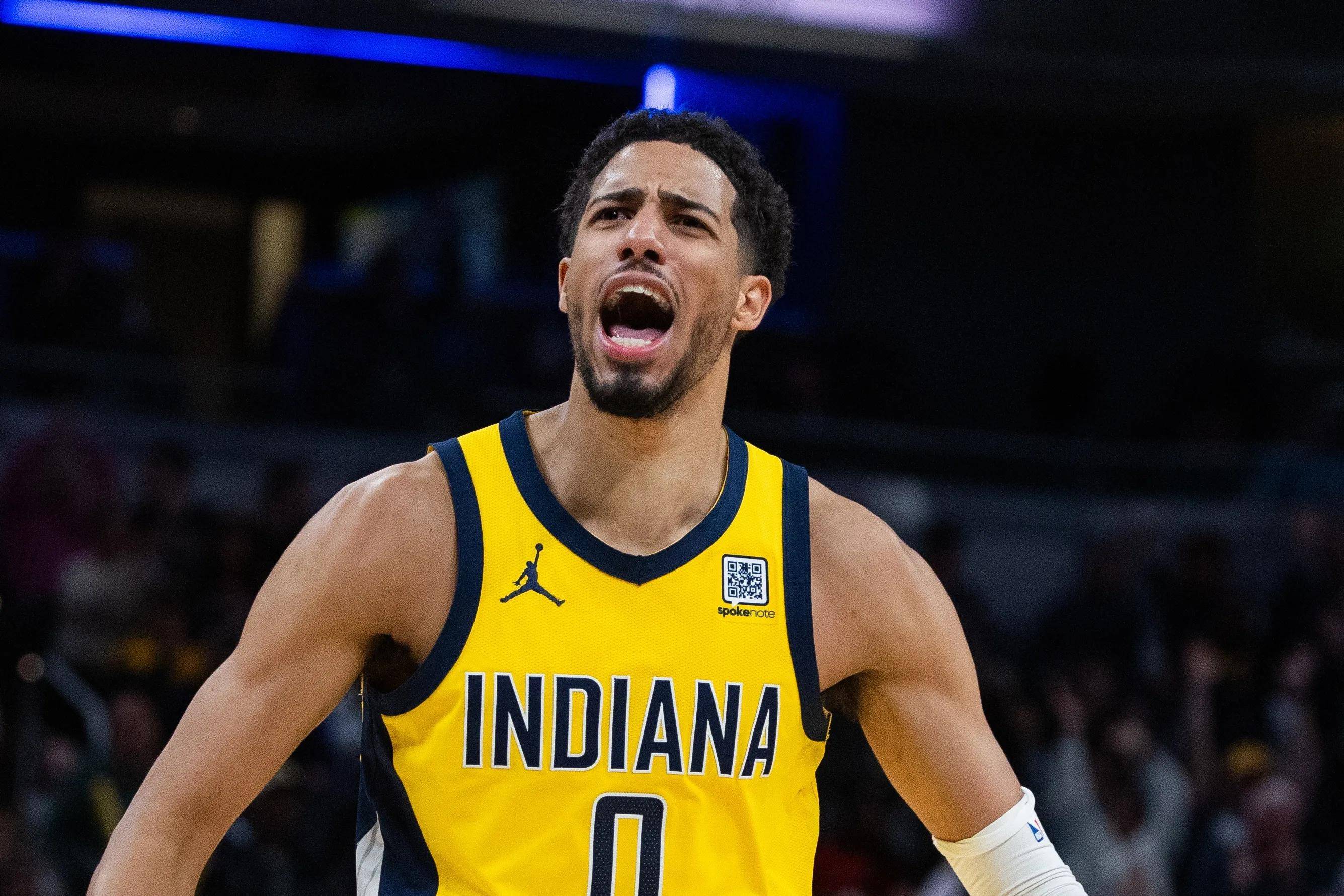 爵士主场绝杀步行者,后卫全面发威,振奋人心 爵士主场绝杀步行者,后卫全面发威,振奋人心