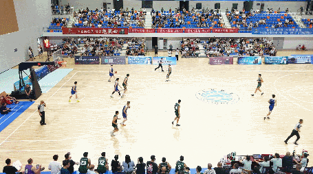 超级篮球大战!当地球队挑战无敌强队!,掌声雷动 超级篮球大战!当地球队挑战无敌强队!,掌声雷动