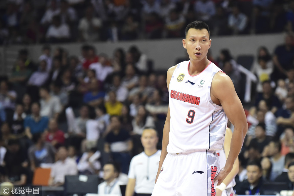 上海队轻取新疆队，易建联点燃赛场