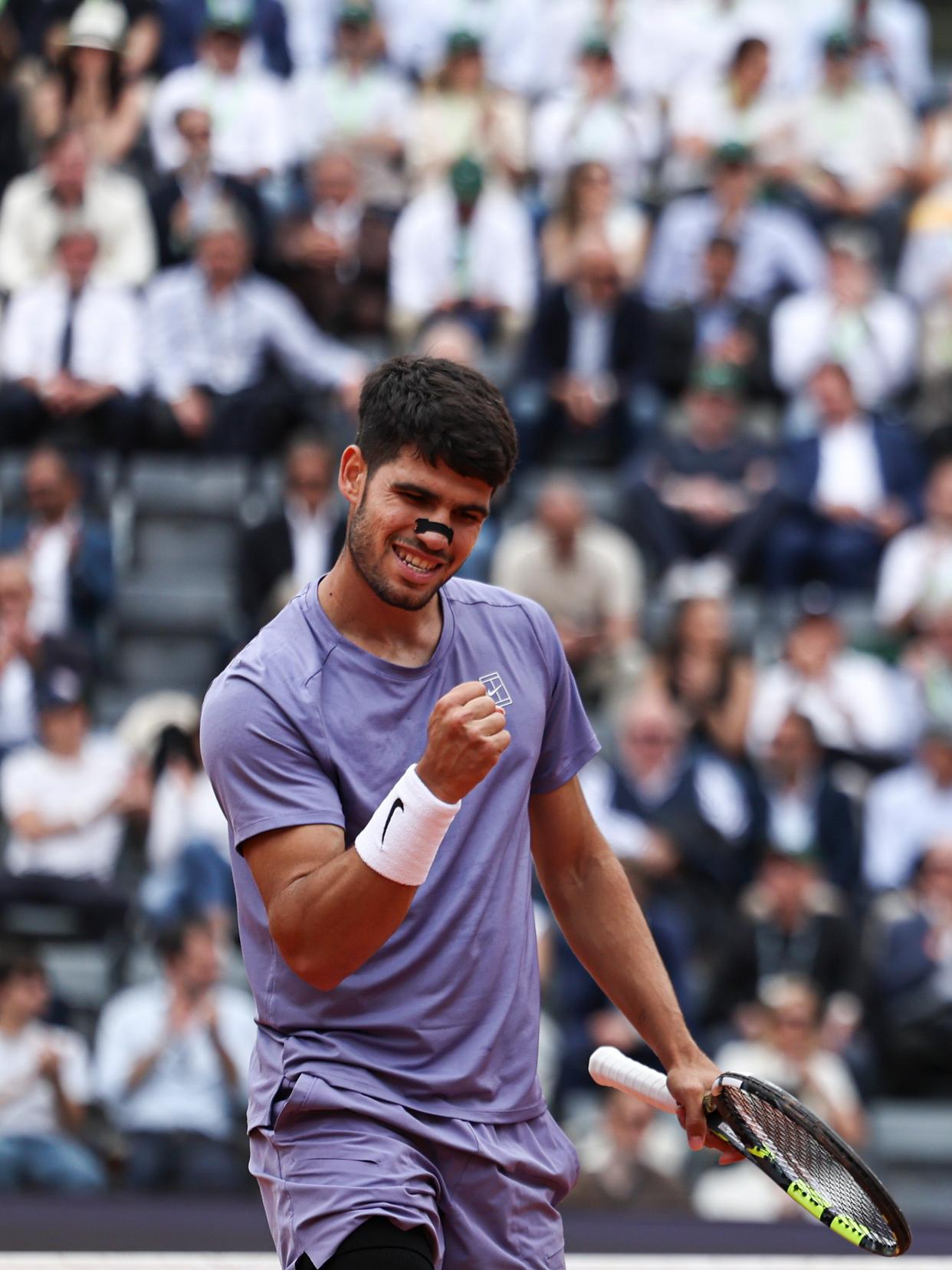 ATP总决赛轻取戴维斯杯,阿尔卡拉斯关键制胜 ATP总决赛轻取戴维斯杯,阿尔卡拉斯关键制胜