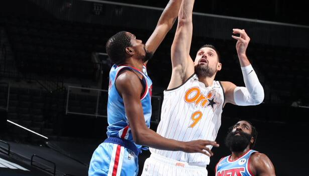 新疆队翻盘篮网，武切维奇统治全场